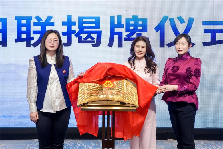 内蒙古女企业家商会成功举办“巾帼筑新局，策马启新程”主题活动