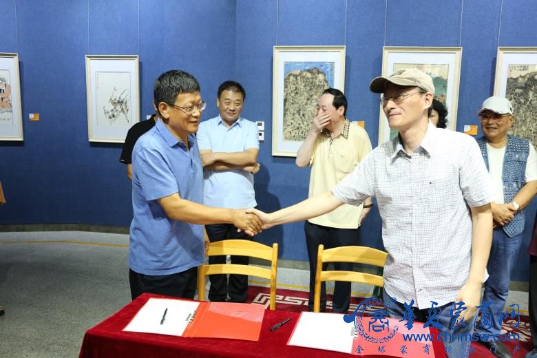 巴彦淖尔市文学艺术界联合会与苏州市文学艺术界联合会签署 “缔结友好文联合作备忘录”（2）.JPG