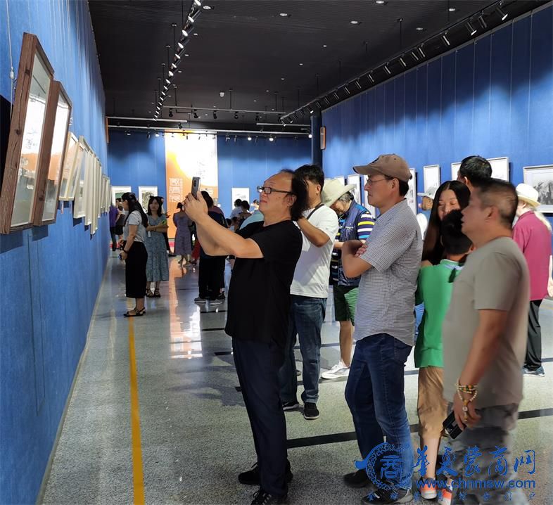展览现场 (5)_看图王.jpg